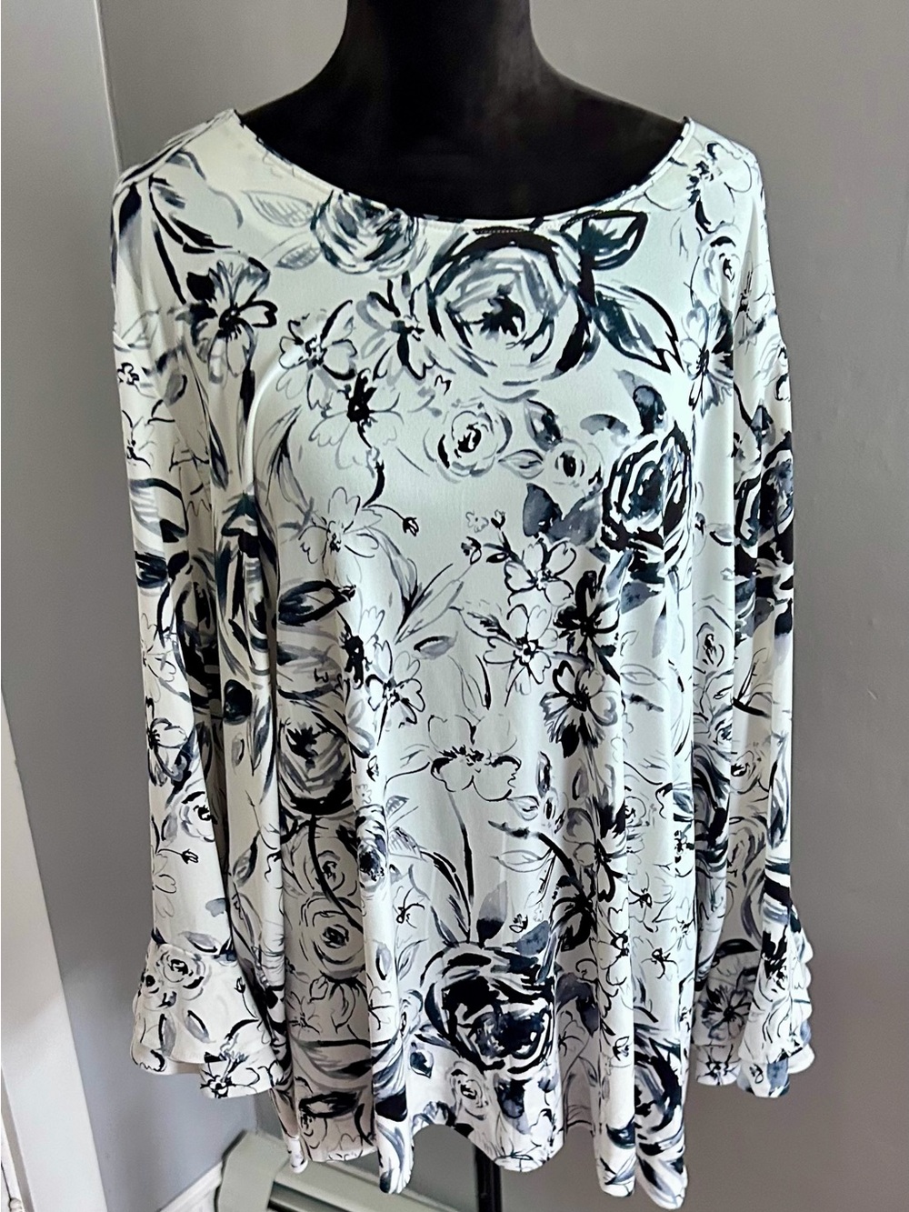 Karl Lagerfeld White Floral Long Sleeve Blouse with Black Print Sz 3x